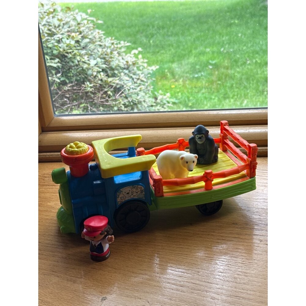 Fisher-Price Little People Choo-Choo Zoo Train With Conductor Gorilla & Polar Be